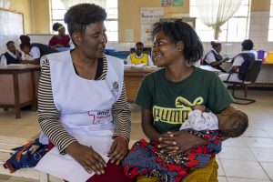 CHW Josephine Katwamba talks to mother Hope Tabitha at the Chipokoto Mayamba health centre where she supports mothers. ©Amref Health Africa